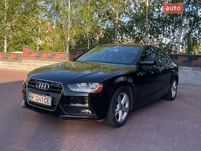 Седан Audi A4 2012 в Ровно