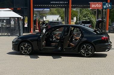 Седан Audi A4 2021 в Полтаві