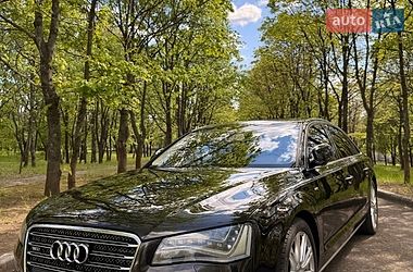 Седан Audi A8 2012 в Южноукраинске