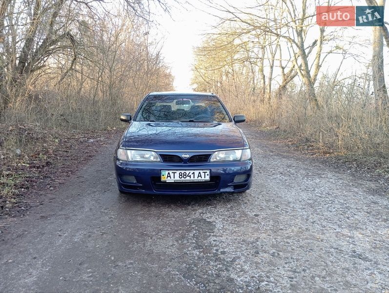 Хэтчбек Nissan Almera 1998 в Дубно
