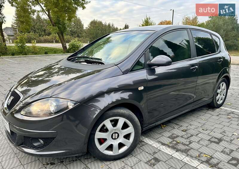 Минивэн SEAT Altea 2004 в Новояворовске