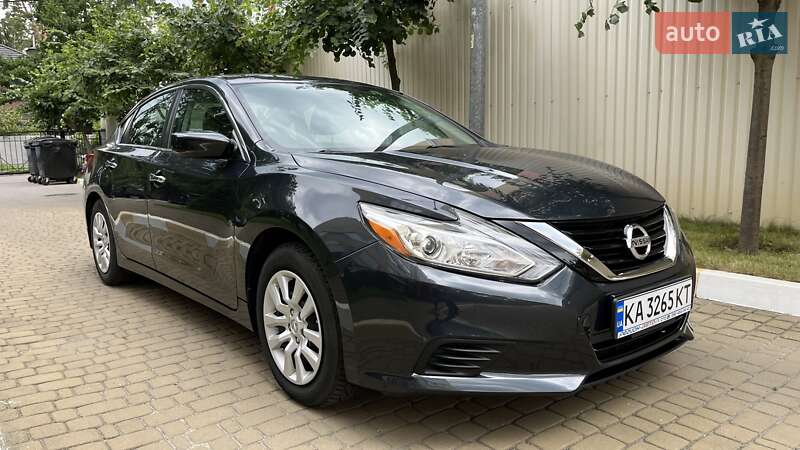 Седан Nissan Altima 2017 в Бучі