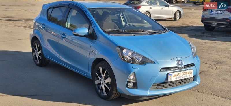 Хэтчбек Toyota Aqua 2015 в Киеве