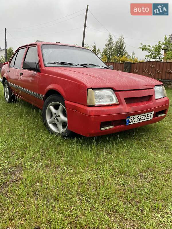Седан Opel Ascona 1988 в Рокитном