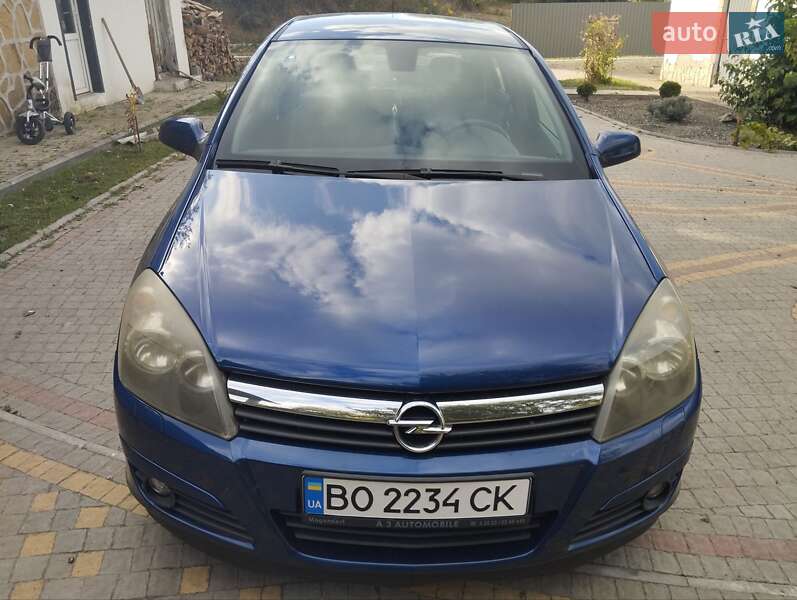Хэтчбек Opel Astra 2004 в Шумске