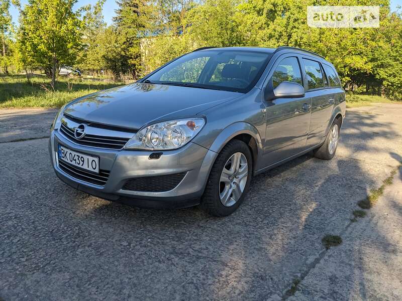 Универсал Opel Astra 2009 в Вараше