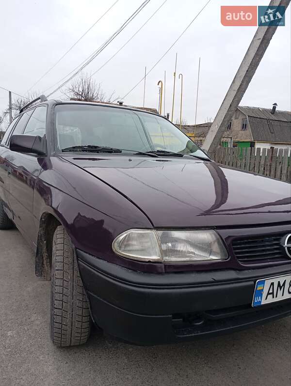 Универсал Opel Astra 1994 в Звягеле