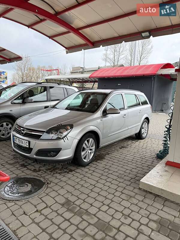 Универсал Opel Astra 2005 в Надворной