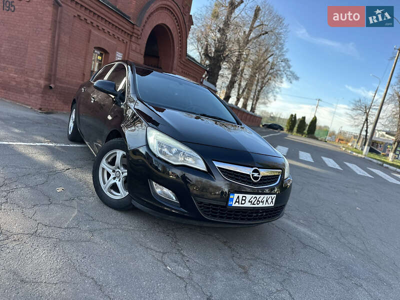 Хэтчбек Opel Astra 2011 в Виннице
