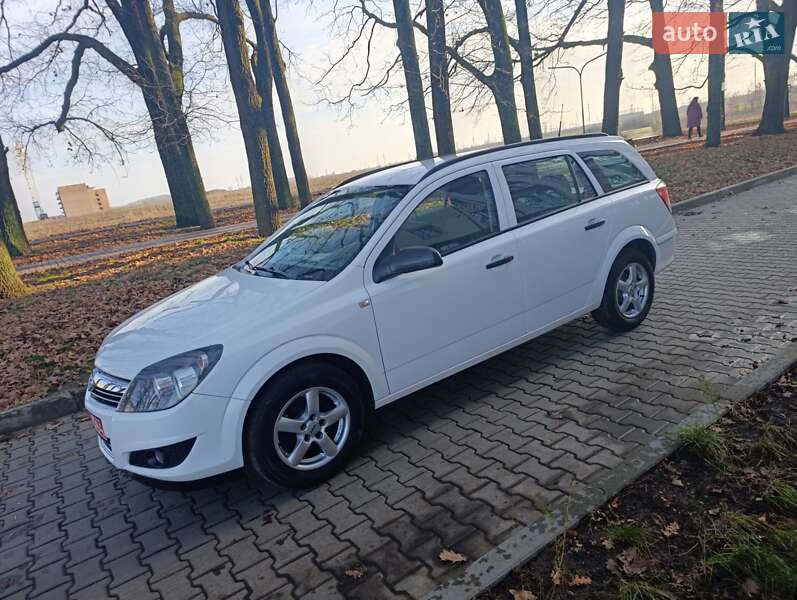 Универсал Opel Astra 2009 в Полтаве