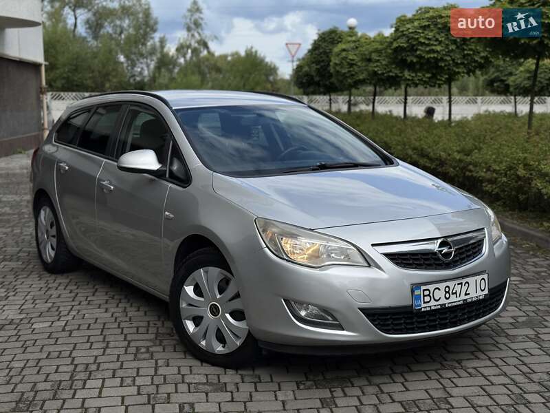 Универсал Opel Astra 2011 в Долине