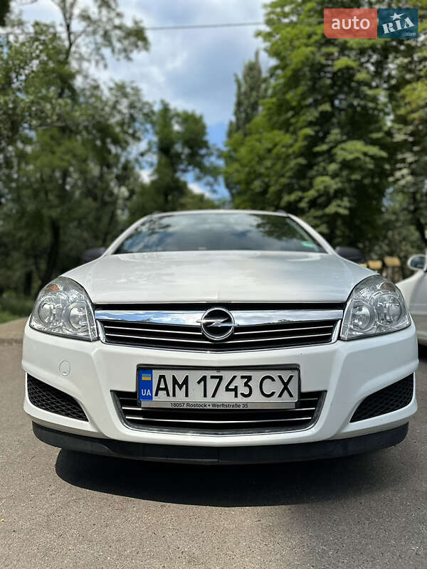 Универсал Opel Astra 2009 в Звягеле
