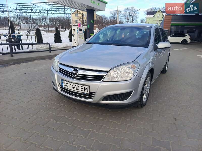 Универсал Opel Astra 2009 в Хмельницком