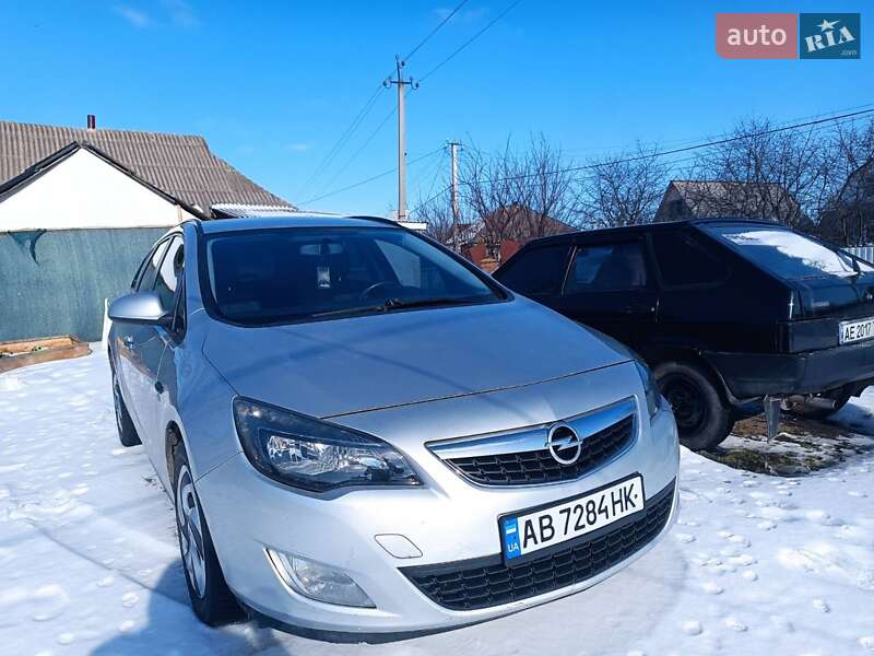 Универсал Opel Astra 2012 в Ямполе