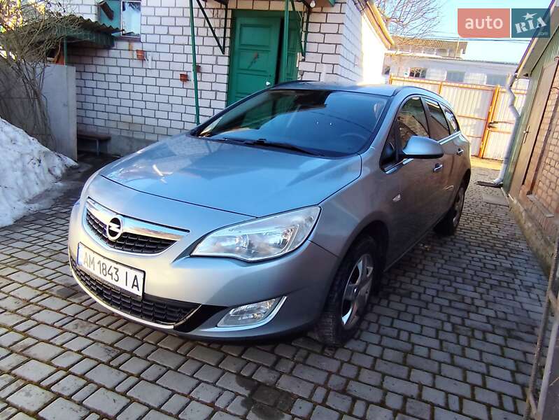 Универсал Opel Astra 2011 в Бердичеве Универсал Opel Astra 2011 в Бердичеве