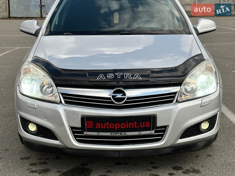 Универсал Opel Astra 2010 в Белогородке