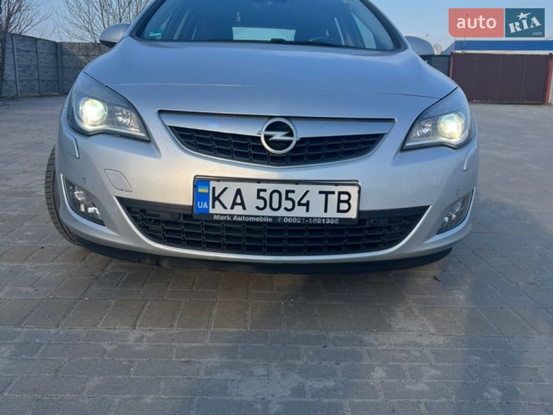 Универсал Opel Astra 2010 в Броварах