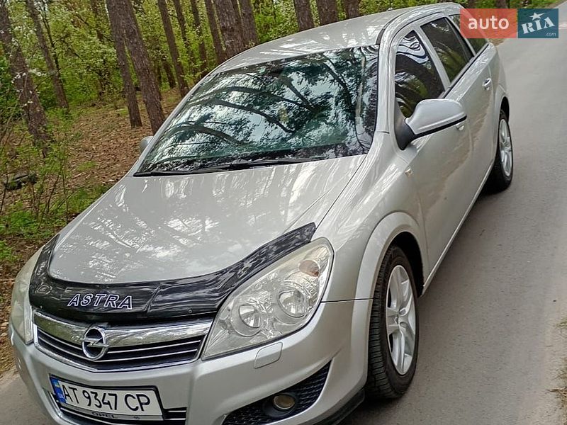 Універсал Opel Astra 2010 в Білогородці