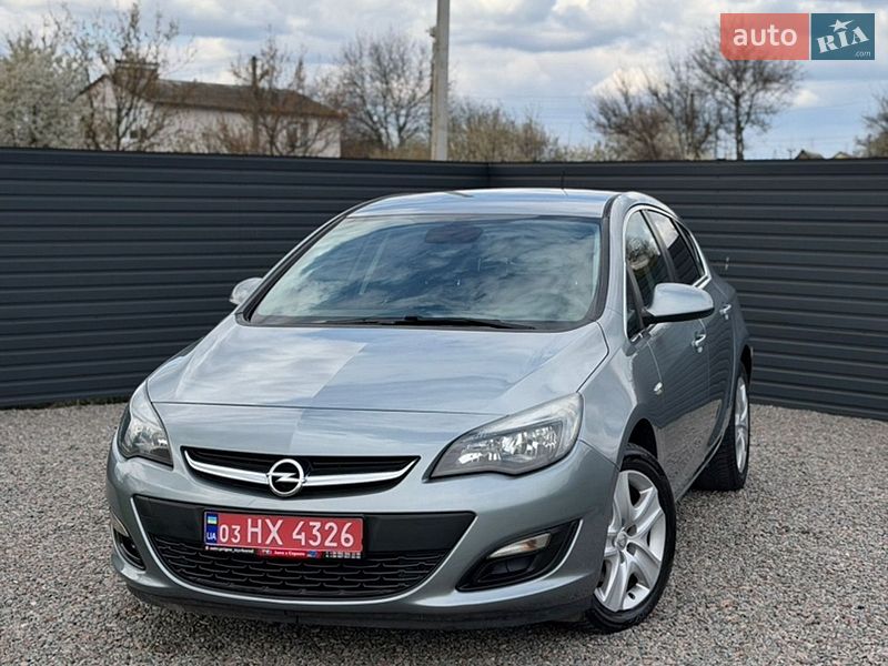 Хэтчбек Opel Astra 2015 в Миргороде