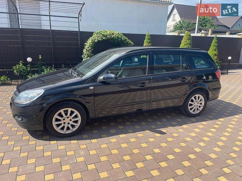Универсал Opel Astra 2009 в Гайсине