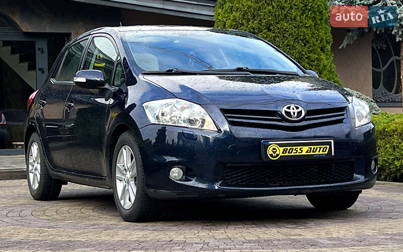 Хэтчбек Toyota Auris 2010 в Львове Хэтчбек Toyota Auris 2010 в Львове
