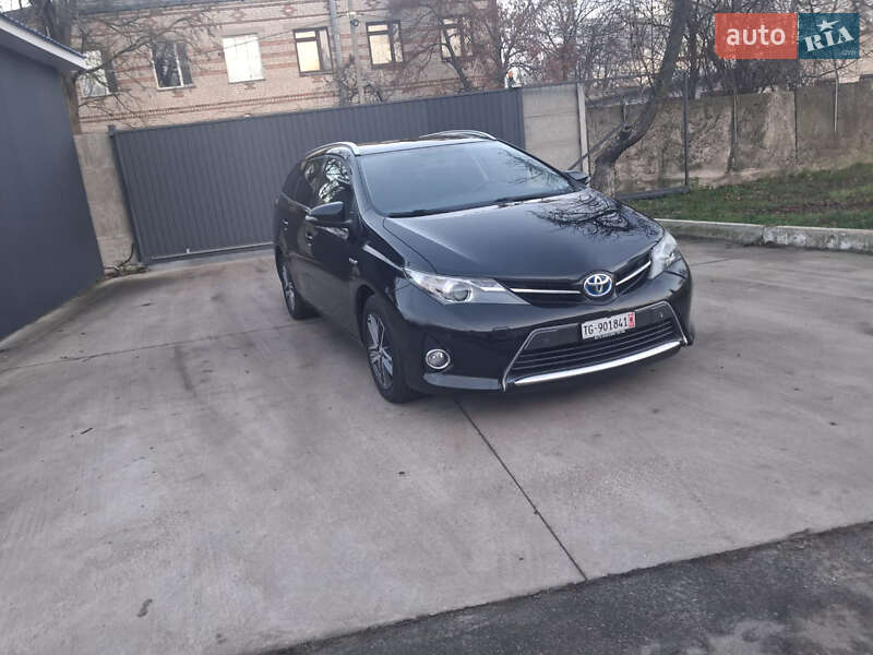 Хэтчбек Toyota Auris 2015 в Чернигове