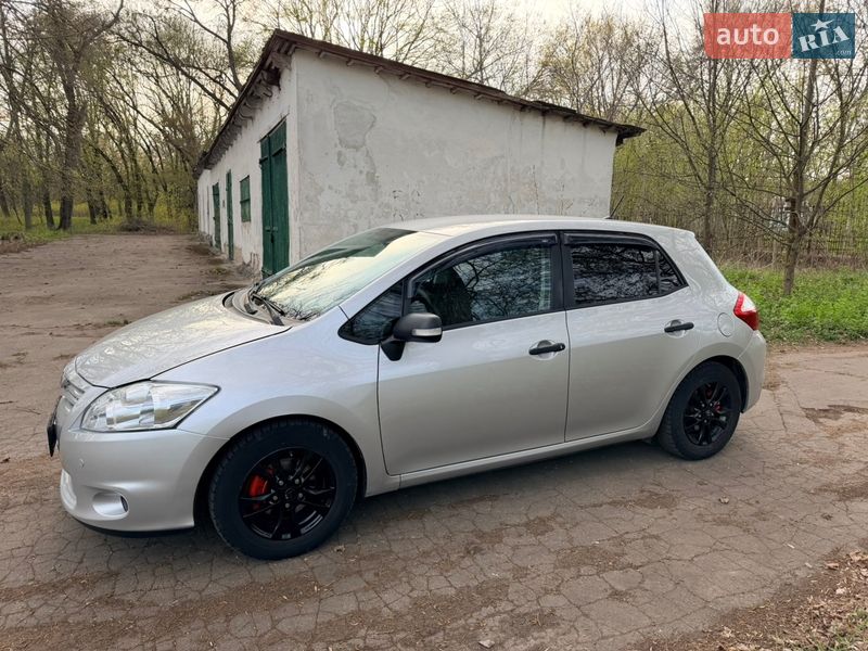 Хетчбек Toyota Auris 2010 в Жовтих Водах