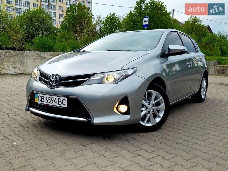 Хэтчбек Toyota Auris 2013 в Ивано-Франковске Хэтчбек Toyota Auris 2013 в Ивано-Франковске