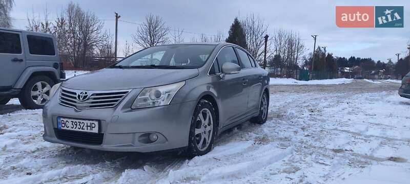 Седан Toyota Avensis 2011 в Львове