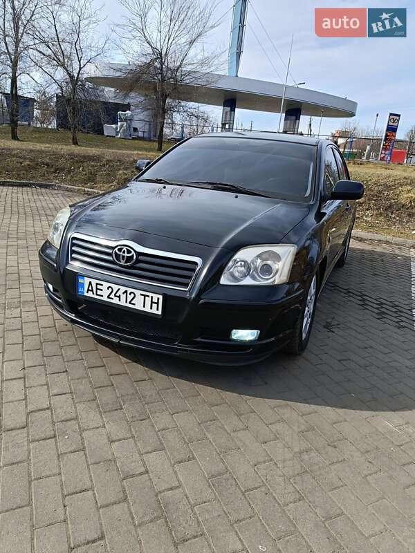 Седан Toyota Avensis 2004 в Царичанке