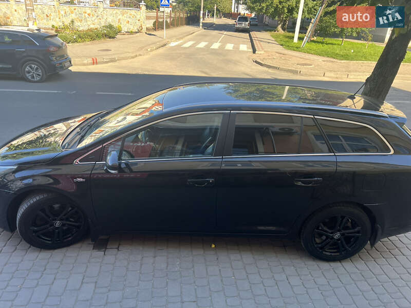 Универсал Toyota Avensis 2012 в Львове