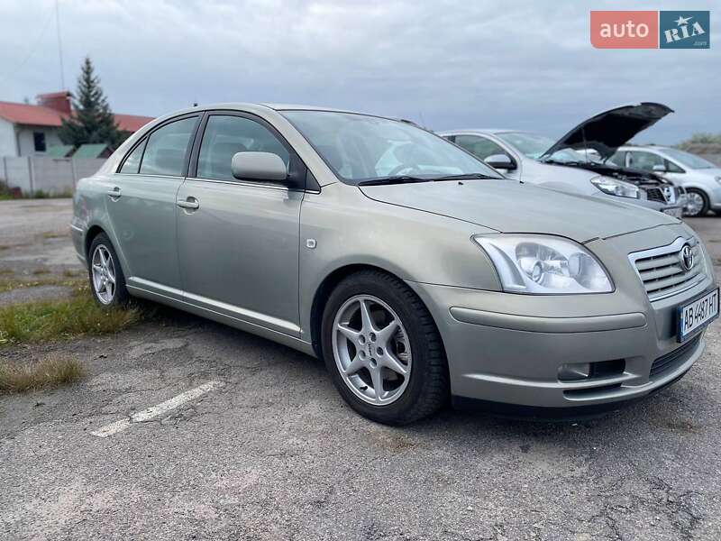 Лифтбек Toyota Avensis 2005 в Виннице