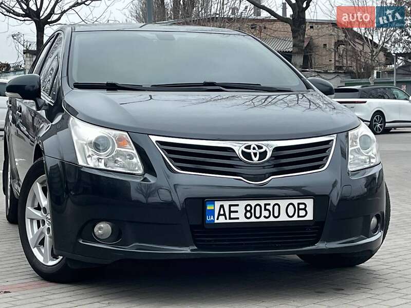 Седан Toyota Avensis 2011 в Днепре Седан Toyota Avensis 2011 в Днепре