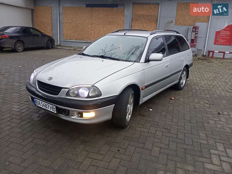 Универсал Toyota Avensis 1999 в Кропивницком