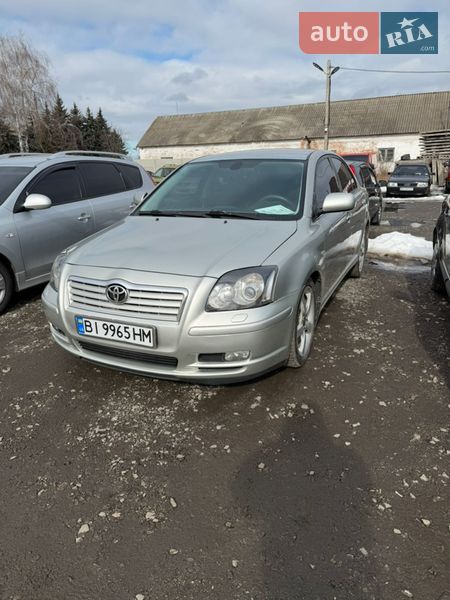 Седан Toyota Avensis 2003 в Лубнах