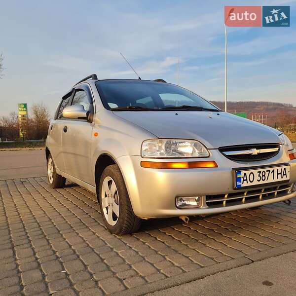 Хэтчбек Chevrolet Aveo 2005 в Берегово