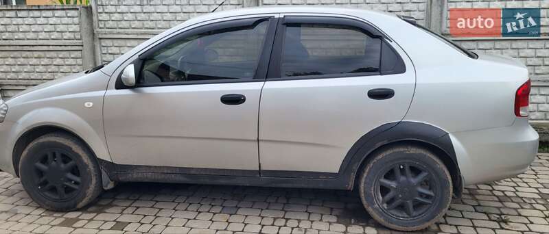 Седан Chevrolet Aveo 2006 в Ровно