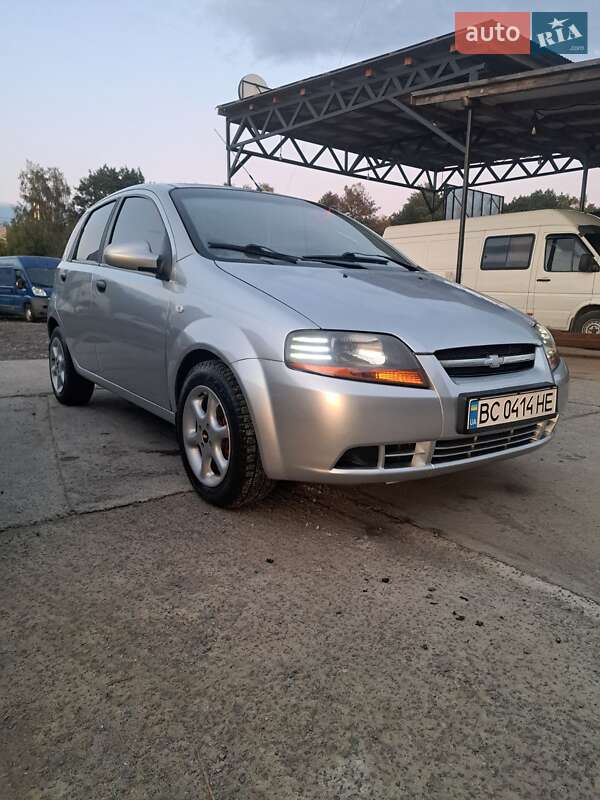 Хэтчбек Chevrolet Aveo 2005 в Новояворовске