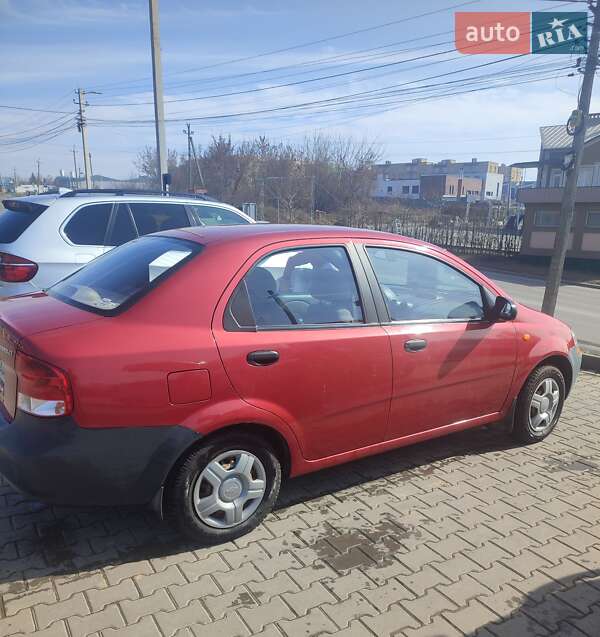 Седан Chevrolet Aveo 2004 в Черновцах