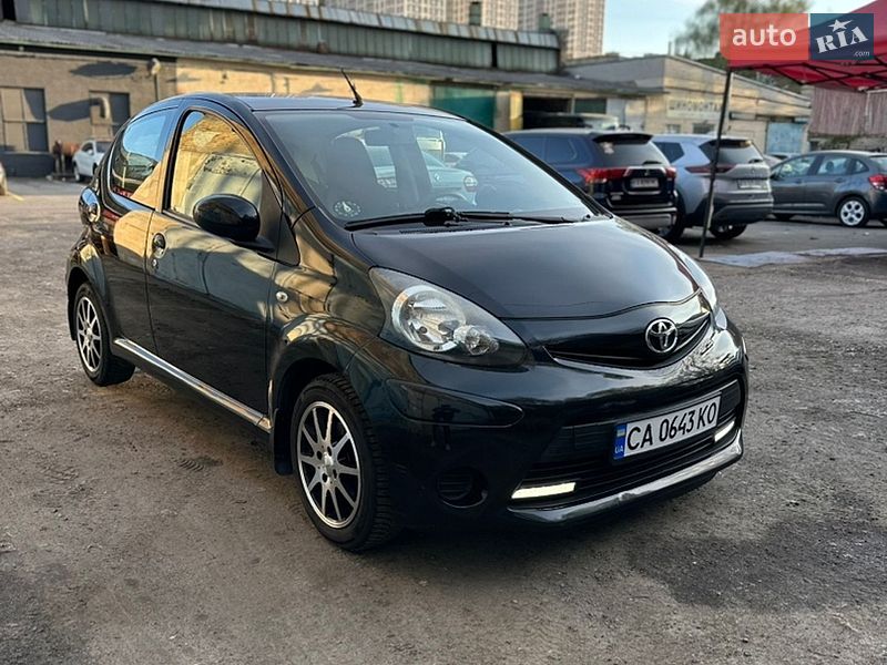Хэтчбек Toyota Aygo 2012 в Киеве