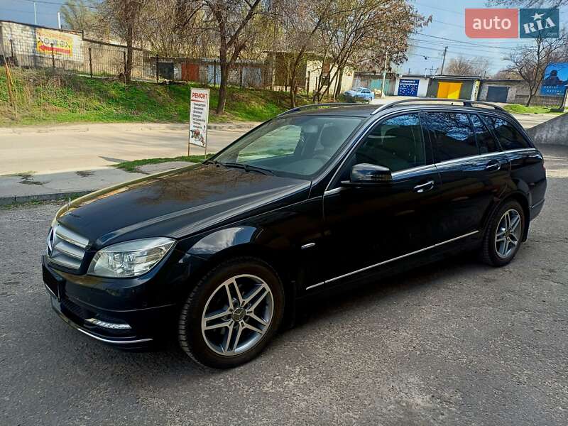 Універсал Mercedes-Benz C-Class 2010 в Кам'янському