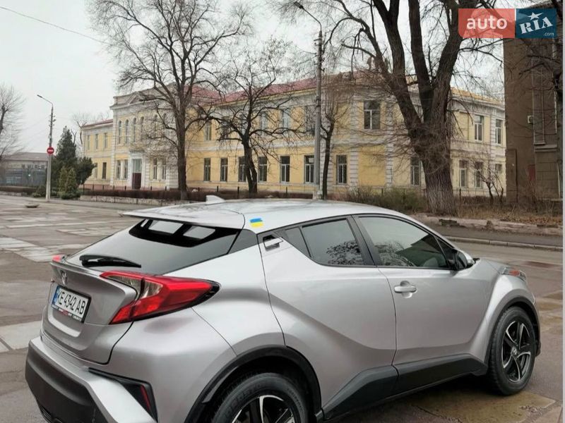 Внедорожник / Кроссовер Toyota C-HR 2017 в Полтаве Внедорожник / Кроссовер Toyota C-HR 2017 в Полтаве