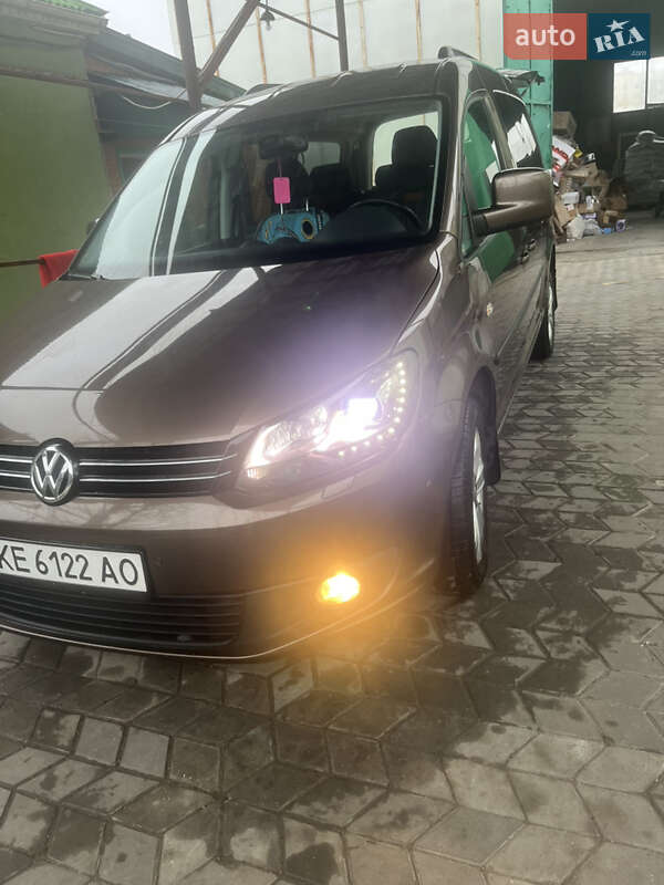 Минивэн Volkswagen Caddy 2012 в Долинской
