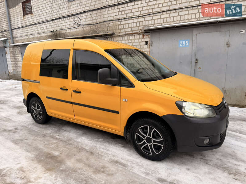 Минивэн Volkswagen Caddy 2012 в Киеве