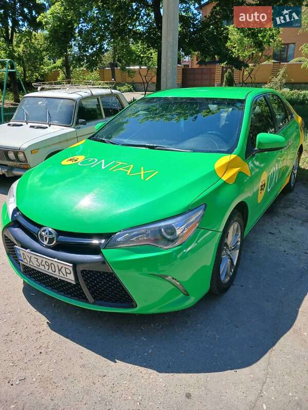 Седан Toyota Camry 2017 в Харкові