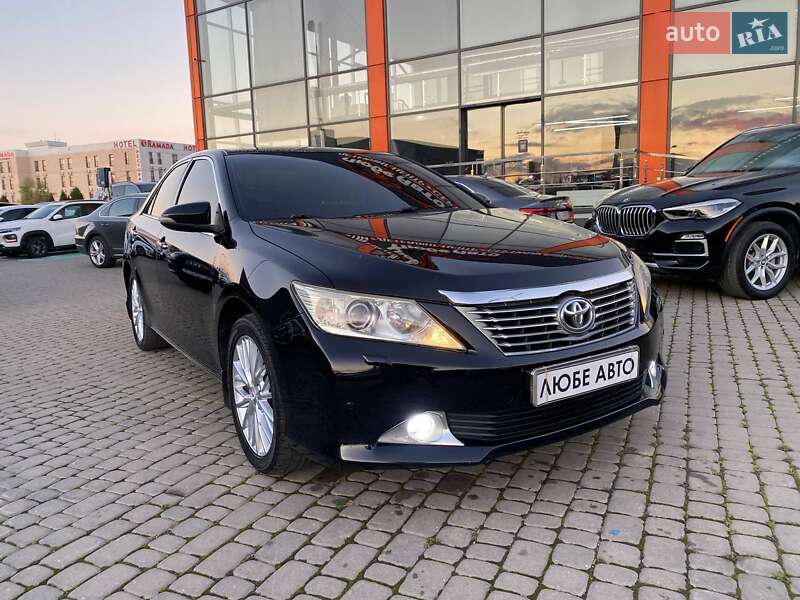 Седан Toyota Camry 2011 в Львове