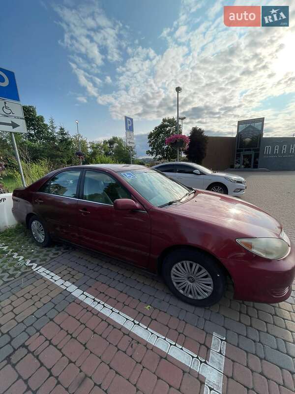 Седан Toyota Camry 2005 в Киеве