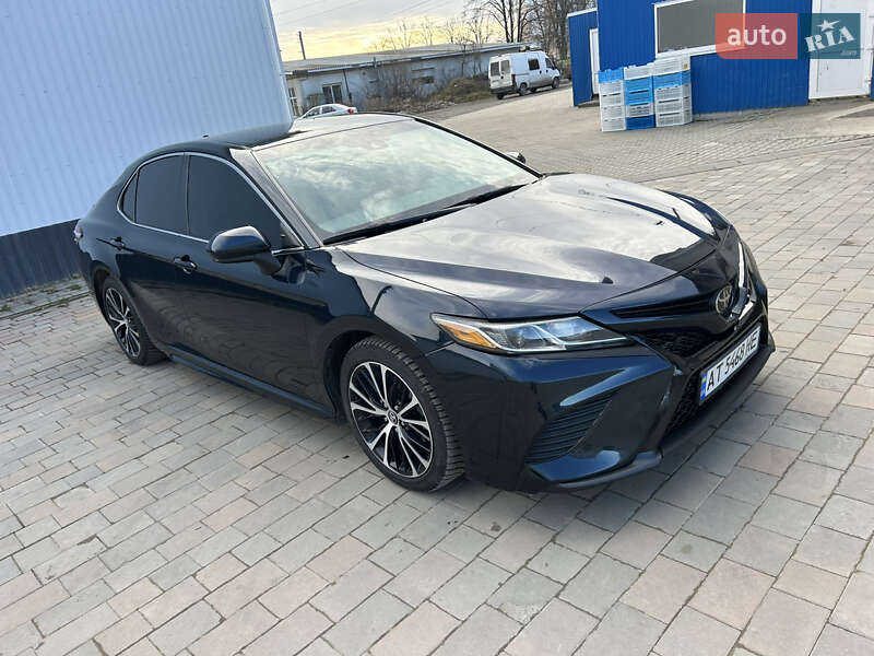 Седан Toyota Camry 2020 в Ивано-Франковске
