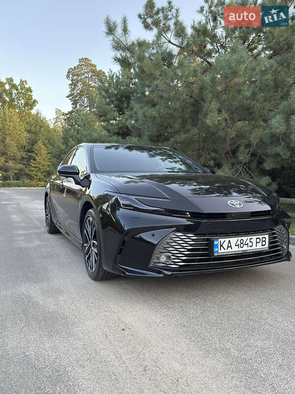 Седан Toyota Camry 2024 в Киеве