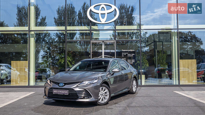 Седан Toyota Camry 2022 в Днепре